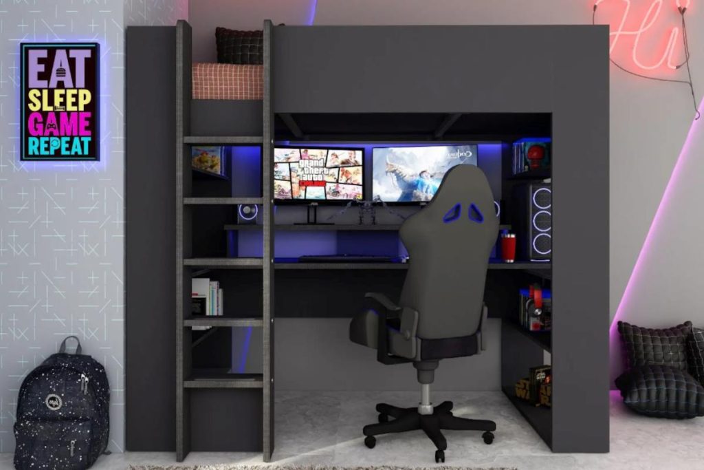 Kinderkamer met halfhoogslaper, bureau en speelhoek onder het bed voor optimaal ruimtegebruik